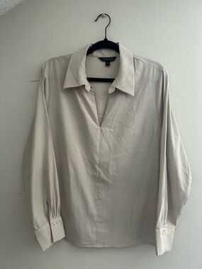 Banana Republic Factory Beige V-Neck Keyhole Blouse L